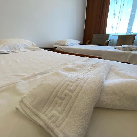 Hotel Gorj Zsilvásárhely Kültér fotó