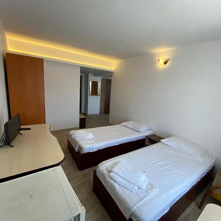 Hotel Gorj Zsilvásárhely Kültér fotó