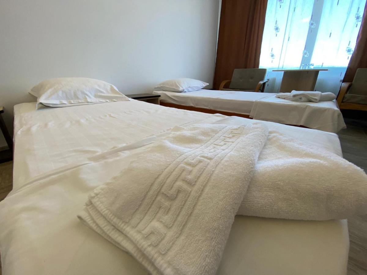Hotel Gorj Zsilvásárhely Kültér fotó