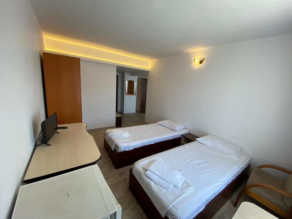 Hotel Gorj Zsilvásárhely Kültér fotó