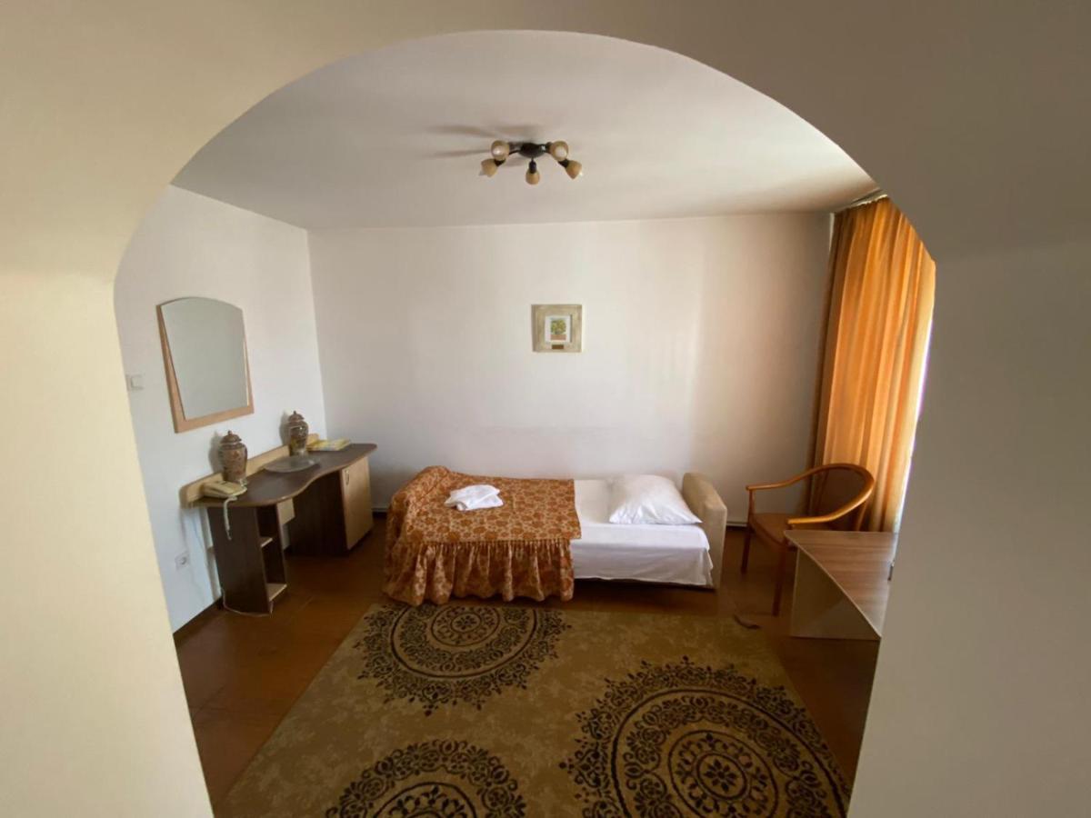 Hotel Gorj Zsilvásárhely Kültér fotó