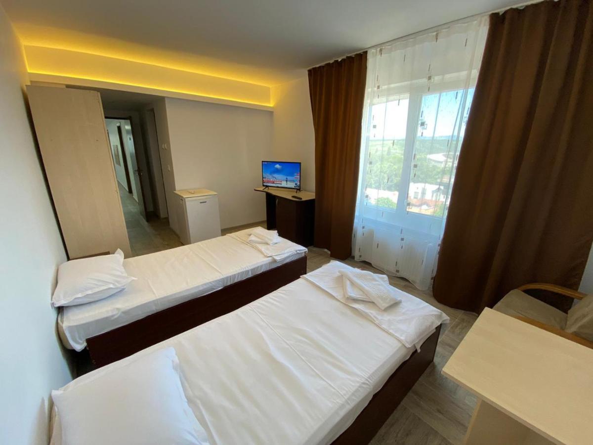 Hotel Gorj Zsilvásárhely Kültér fotó