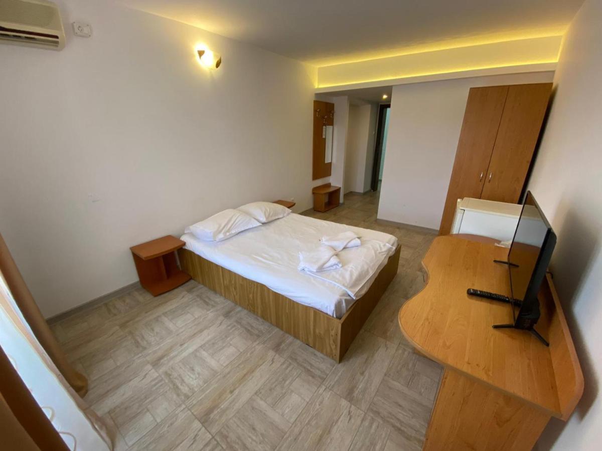 Hotel Gorj Zsilvásárhely Kültér fotó