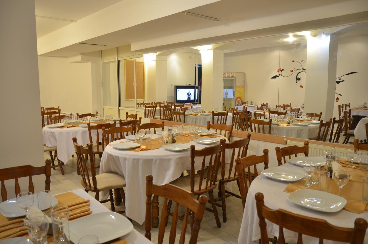 Hotel Gorj Zsilvásárhely Kültér fotó