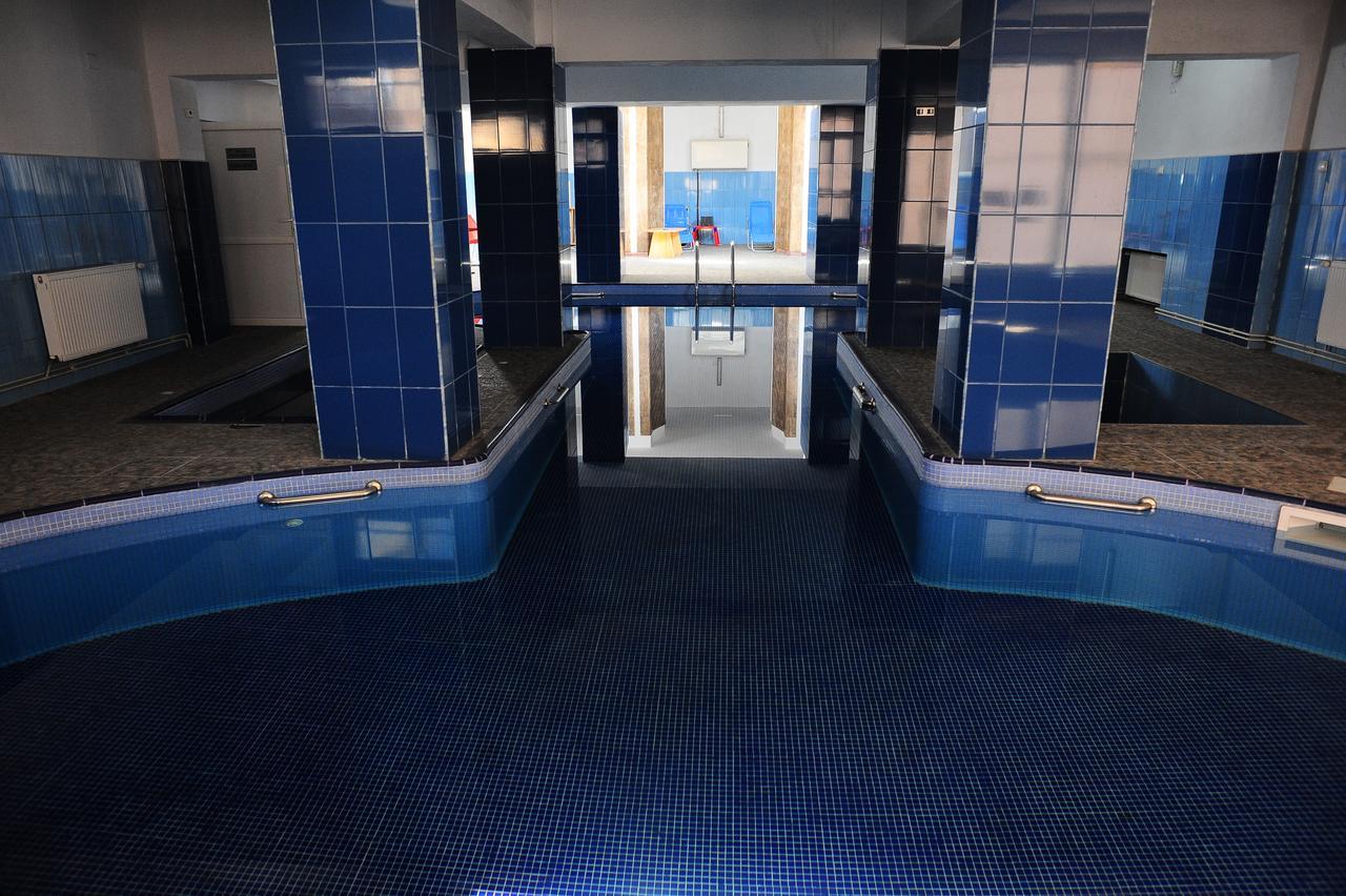 Hotel Gorj Zsilvásárhely Kültér fotó