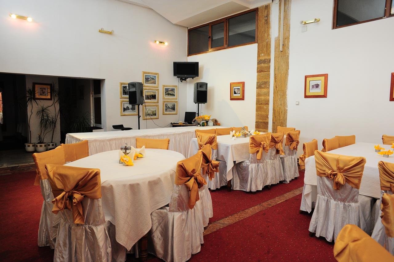 Hotel Gorj Zsilvásárhely Kültér fotó