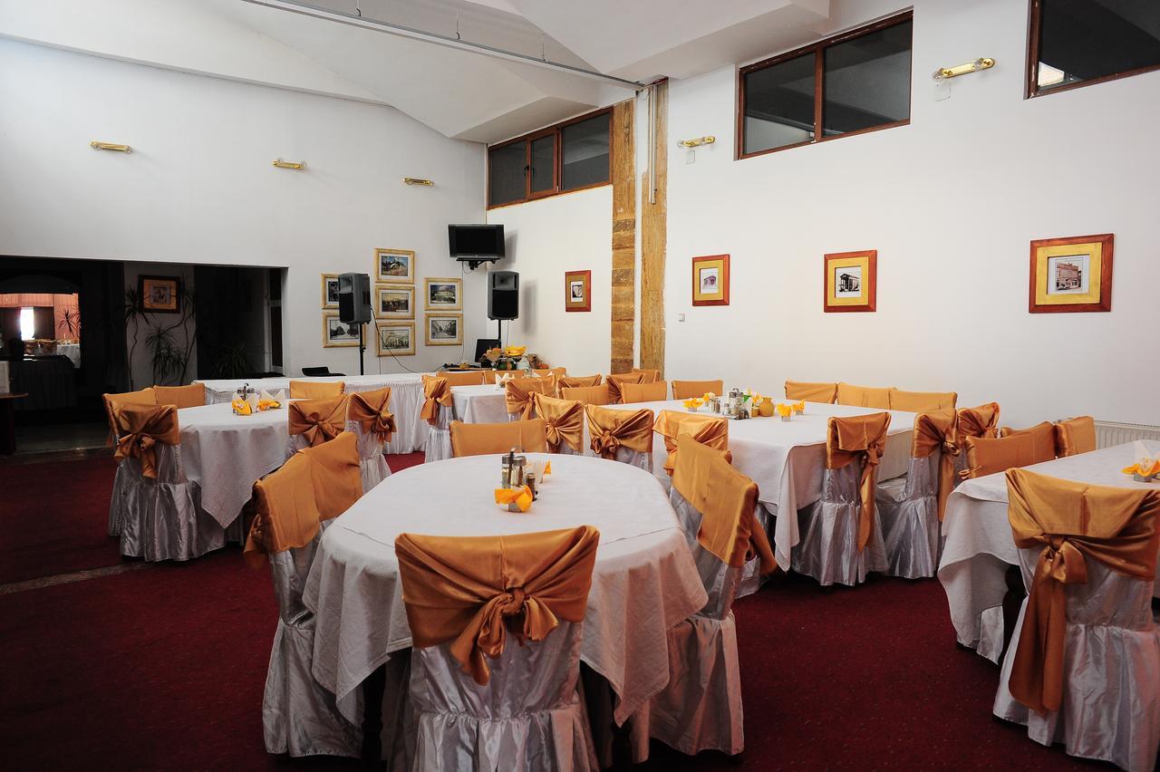 Hotel Gorj Zsilvásárhely Kültér fotó